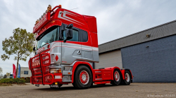 20251019-Tom-Holding-00145